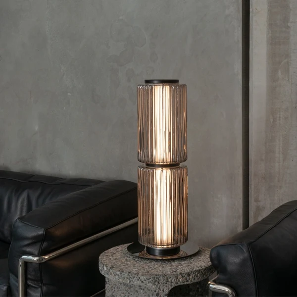 Rökva Skulpturale Rauchglas Nordische Tischleuchte
