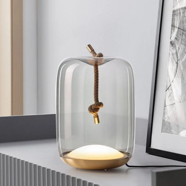 Gloda nordische Glas-LED-Tischlampe mit goldenem Sockel